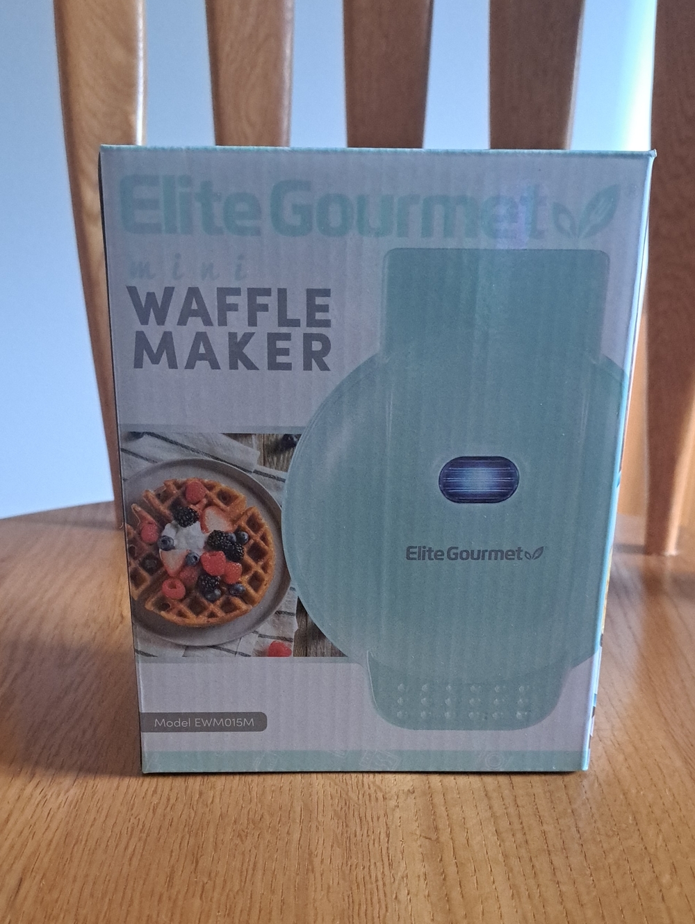 Elite Gourmet Mini Waffle Maker in Mint